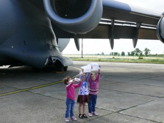 1 iunie: 800 de copii au vizitat Aeroportul Mihail Kogălniceanu